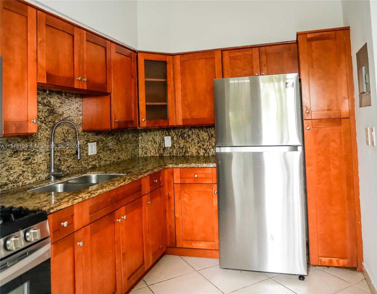 Small Image of 1420 16TH ST, Miami Beach Number 6