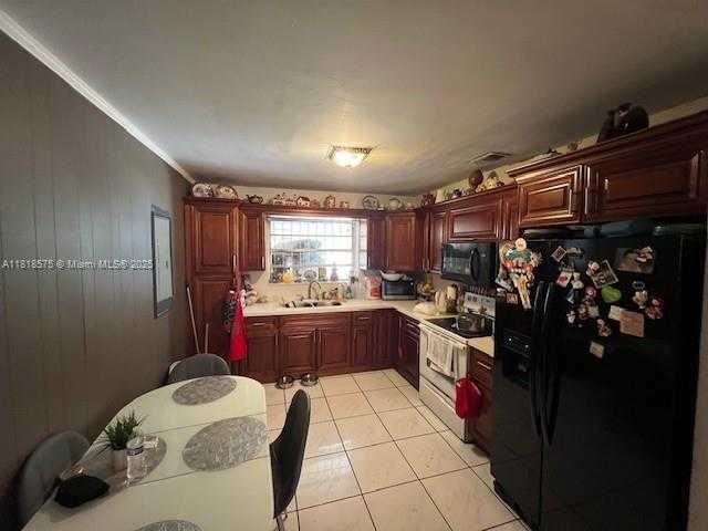 Small Image of 77 NORTHWEST BLVD, Miami Number 12