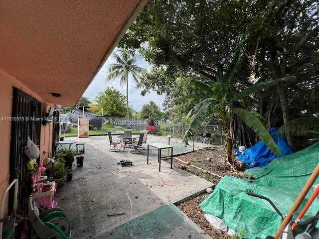 Small Image of 77 NORTHWEST BLVD, Miami Number 7