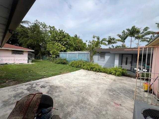 Small Image of 77 NORTHWEST BLVD, Miami Number 8
