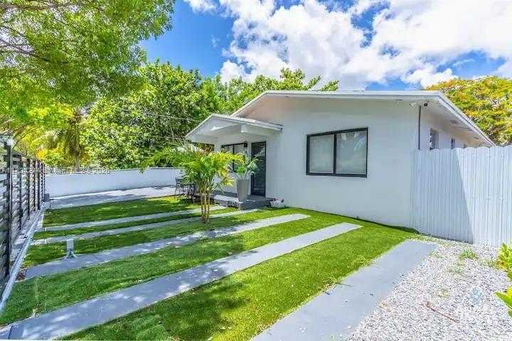 Small Image of 43 NORTH WEST 41ST ST, Miami Number 2