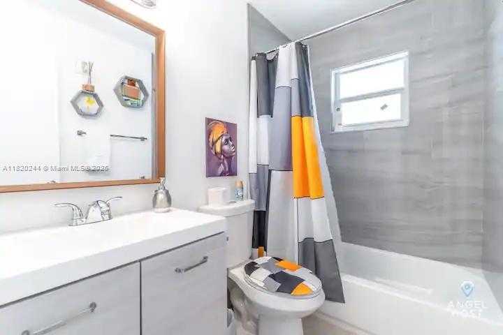Small Image of 43 NORTH WEST 41ST ST, Miami Number 7