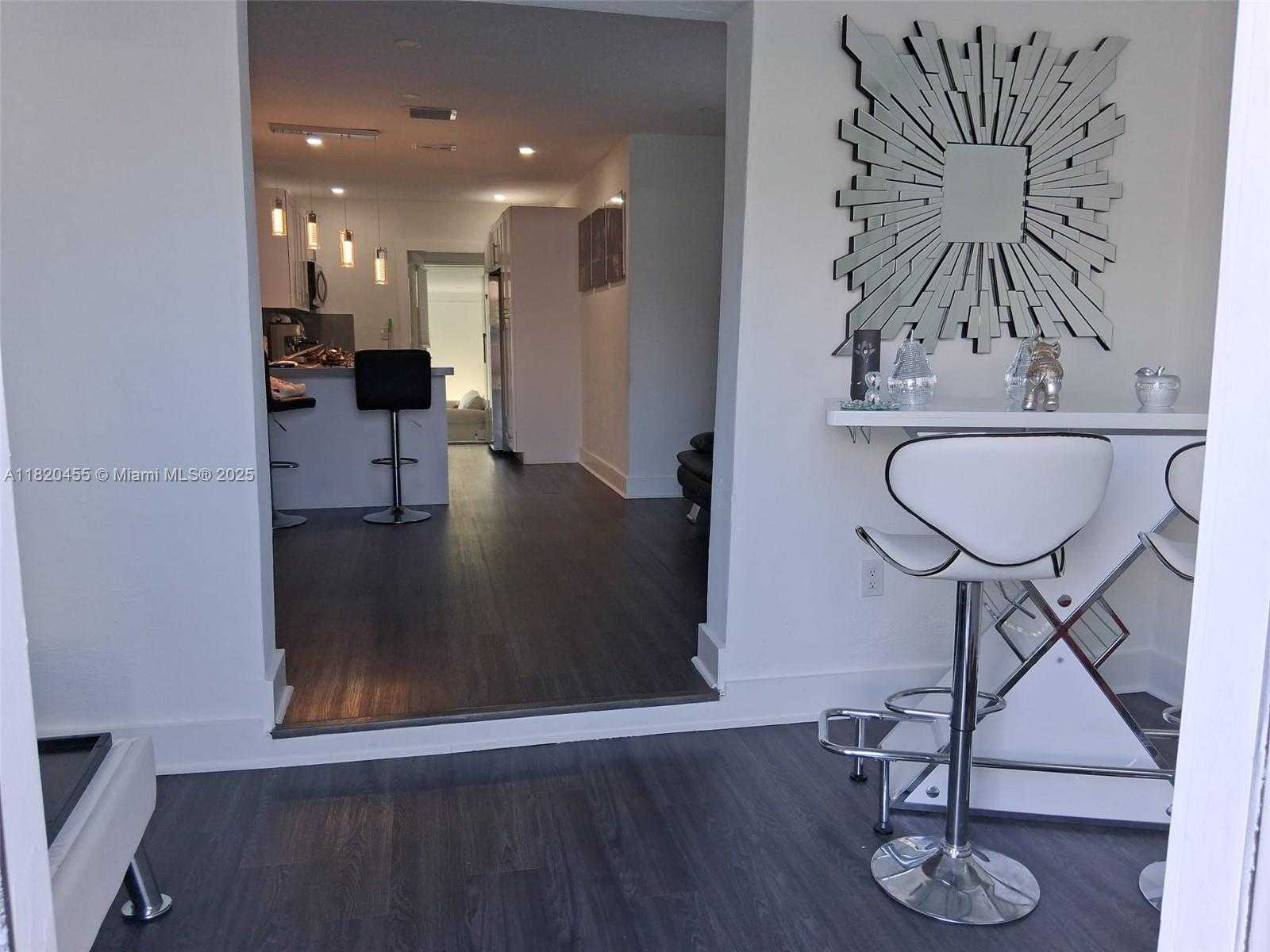 Small Image of 636 EAST 18TH ST #4, Hialeah Number 2