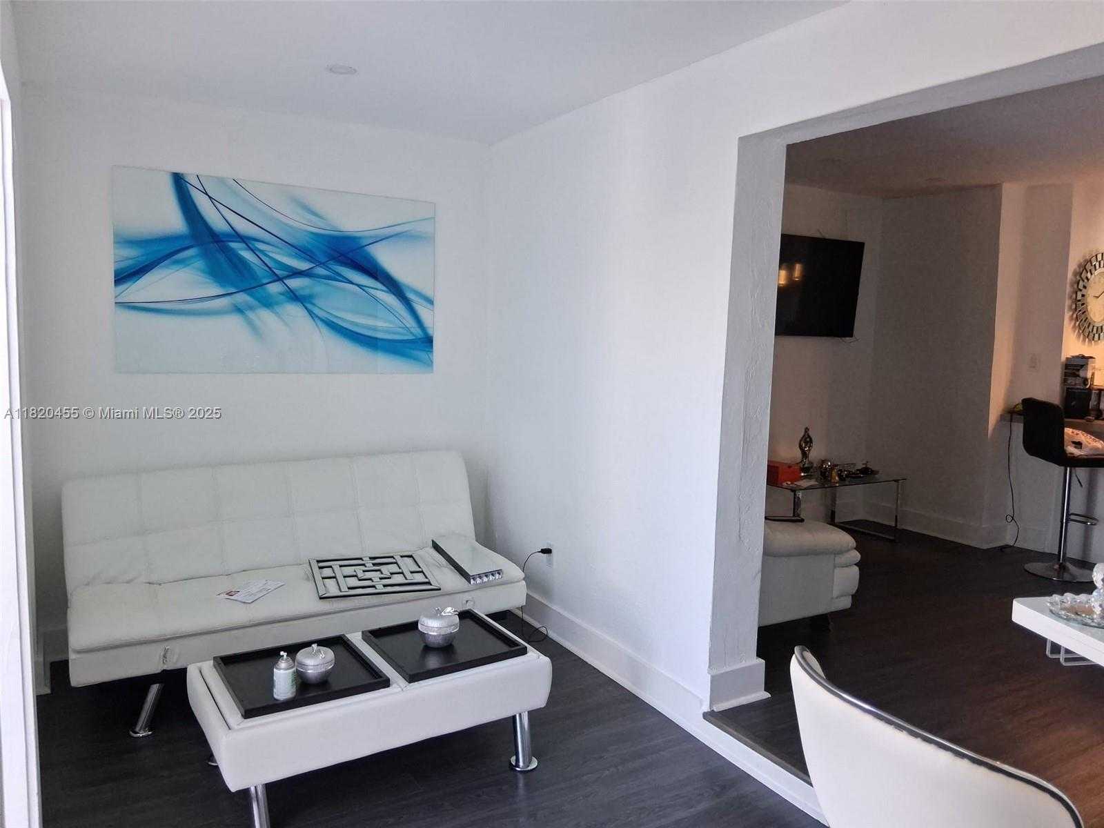 Small Image of 636 EAST 18TH ST #4, Hialeah Number 4