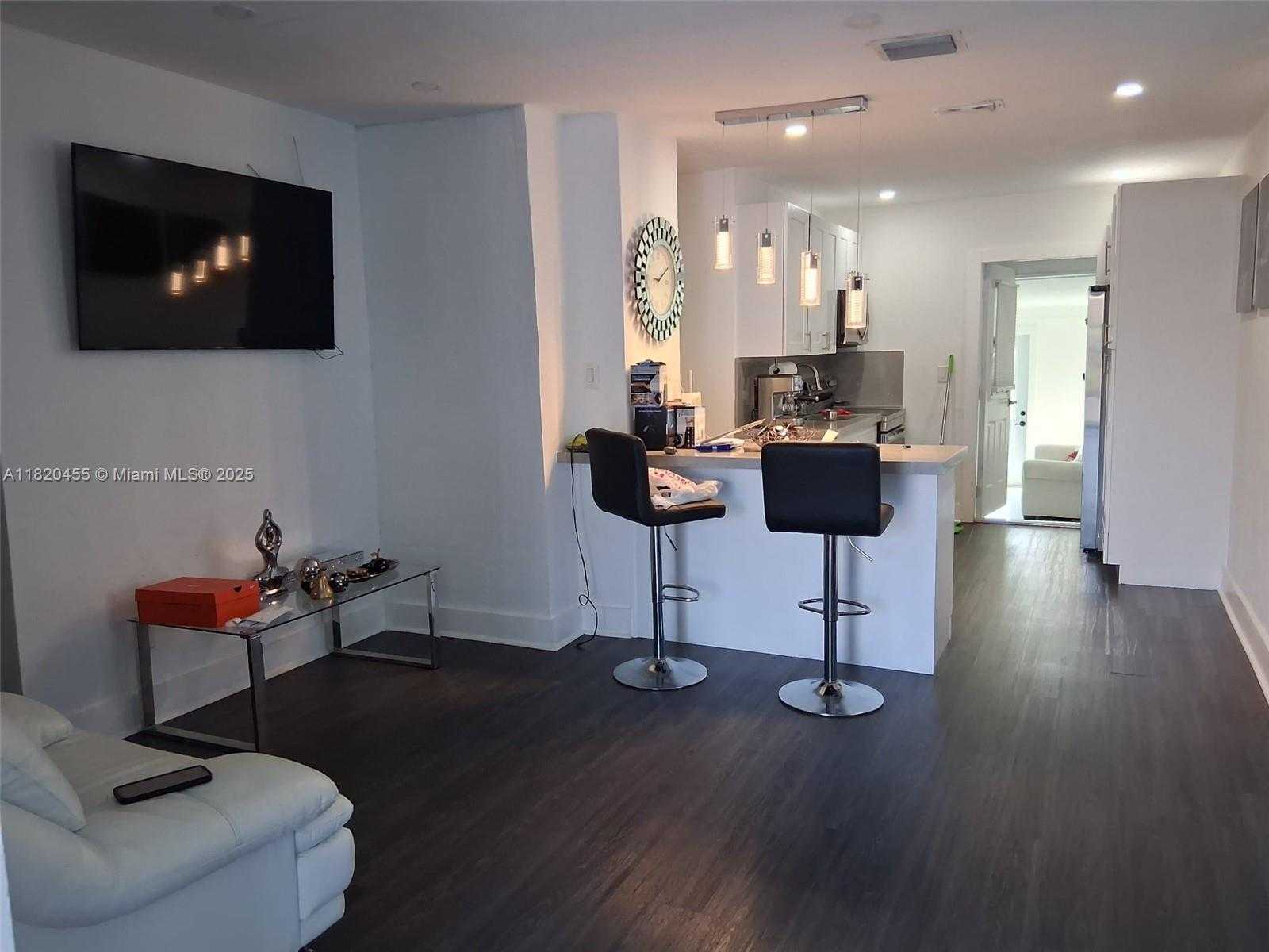 Small Image of 636 EAST 18TH ST #4, Hialeah Number 5