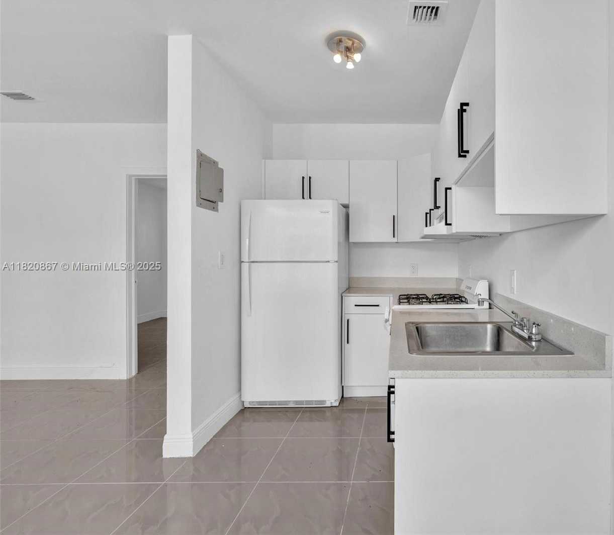 Small Image of 740 84TH ST, Miami Beach Number 7