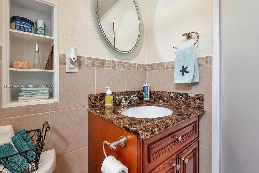 Small Image of 101 LUCERNE AVE #5, Lake Worth Number 13