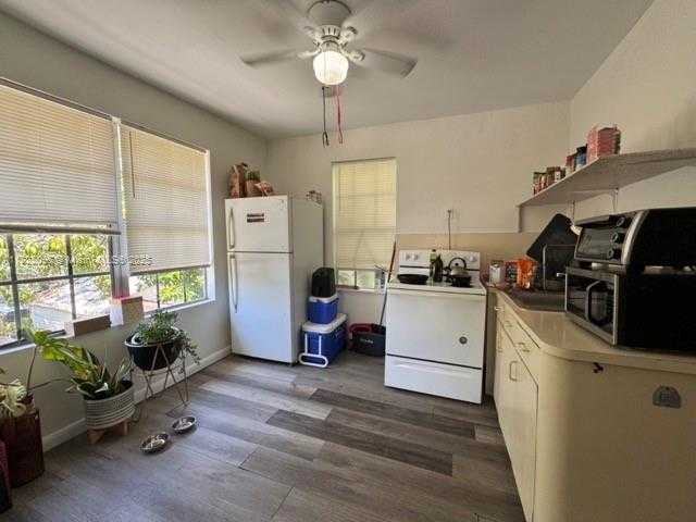 Small Image of Miami Number 29