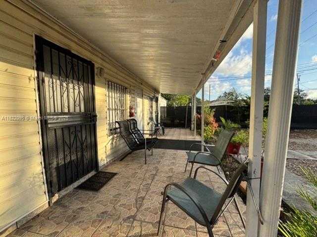 Small Image of Miami Number 3