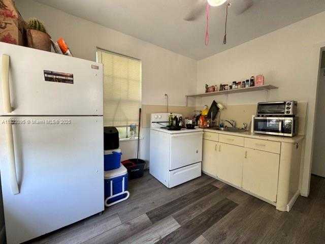Small Image of Miami Number 30