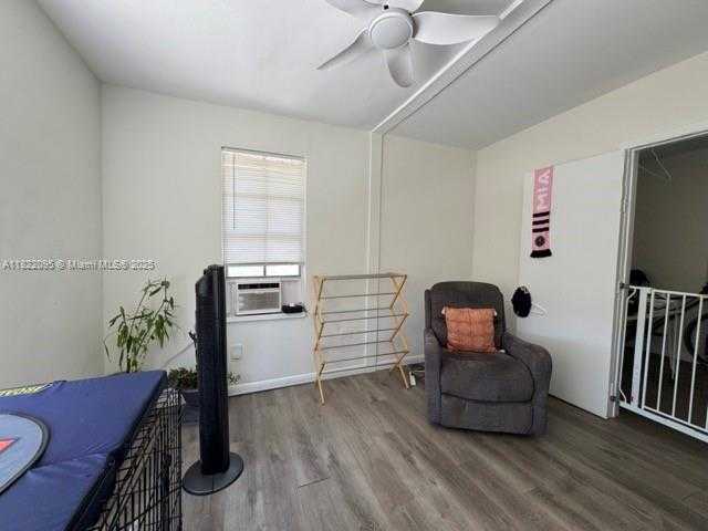 Small Image of Miami Number 37