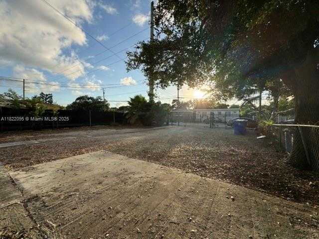 Small Image of Miami Number 39