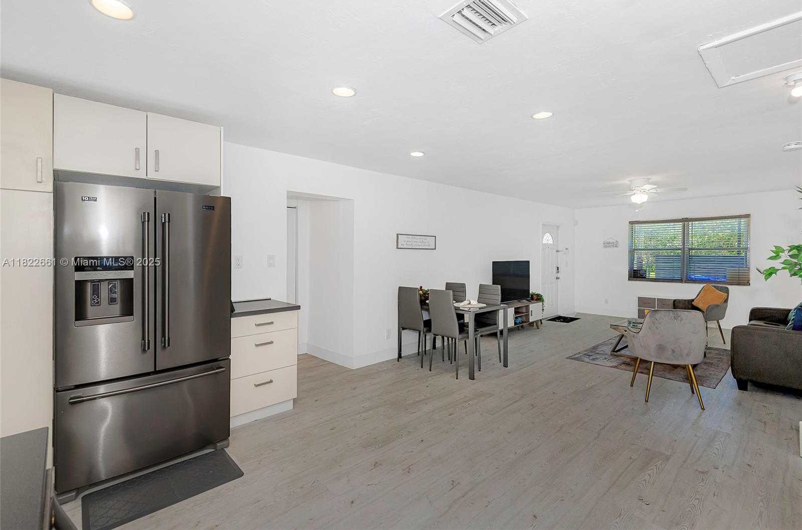 Small Image of 201 COLUMBUS PKWY, Hollywood Number 11