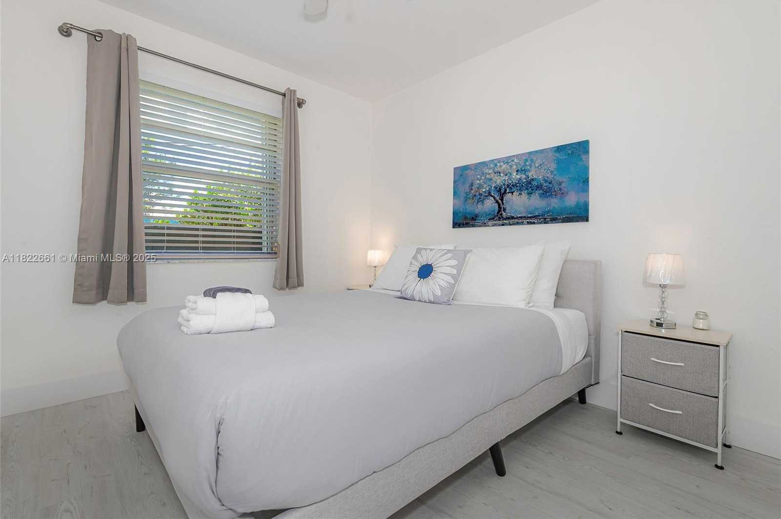 Small Image of 201 COLUMBUS PKWY, Hollywood Number 13