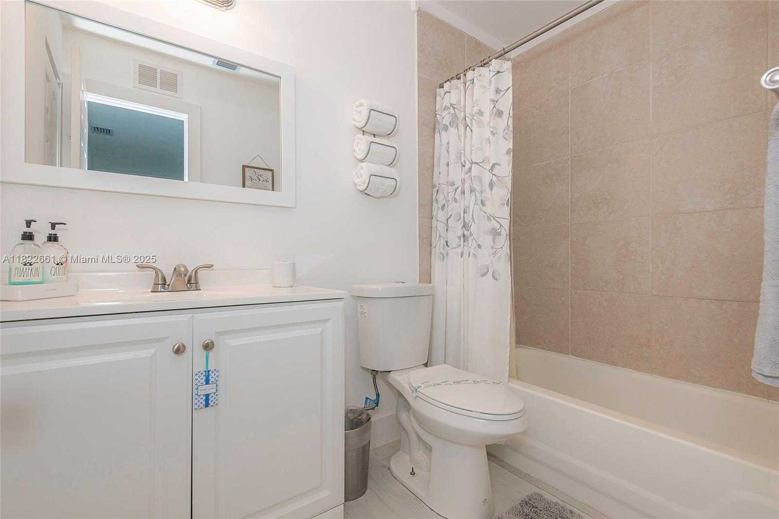 Small Image of 201 COLUMBUS PKWY, Hollywood Number 19