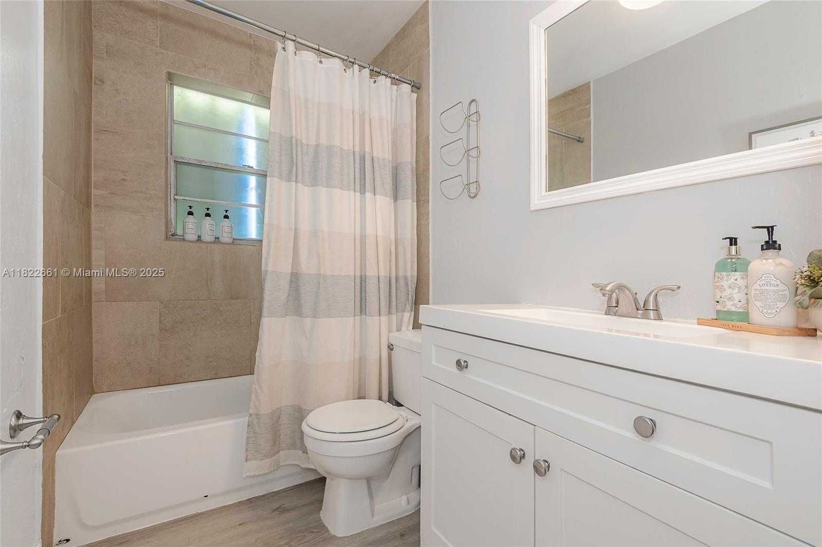 Small Image of 201 COLUMBUS PKWY, Hollywood Number 23