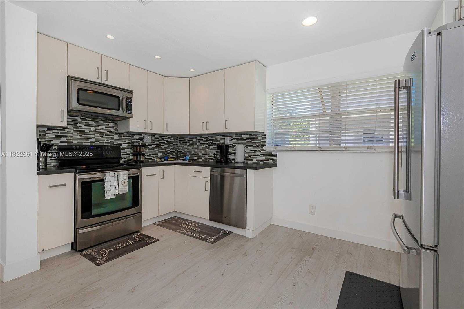 Small Image of 201 COLUMBUS PKWY, Hollywood Number 8