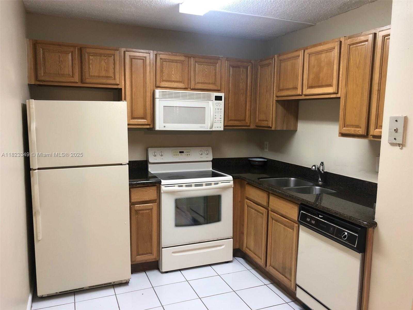 Small Image of 10740 ROYAL PALM BLVD #10, Coral Springs Number 14