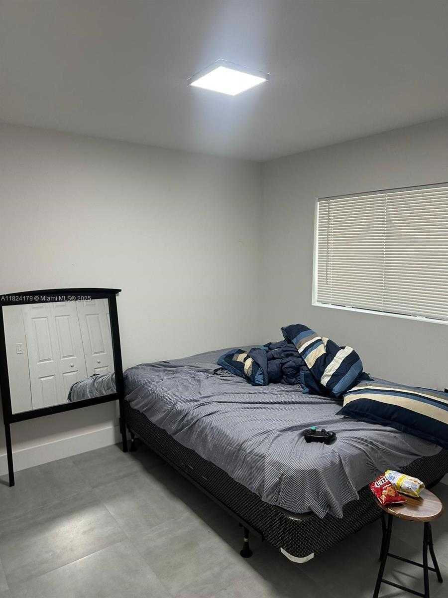 Small Image of 147 NORTH WEST 61ST ST #4, Miami Number 10