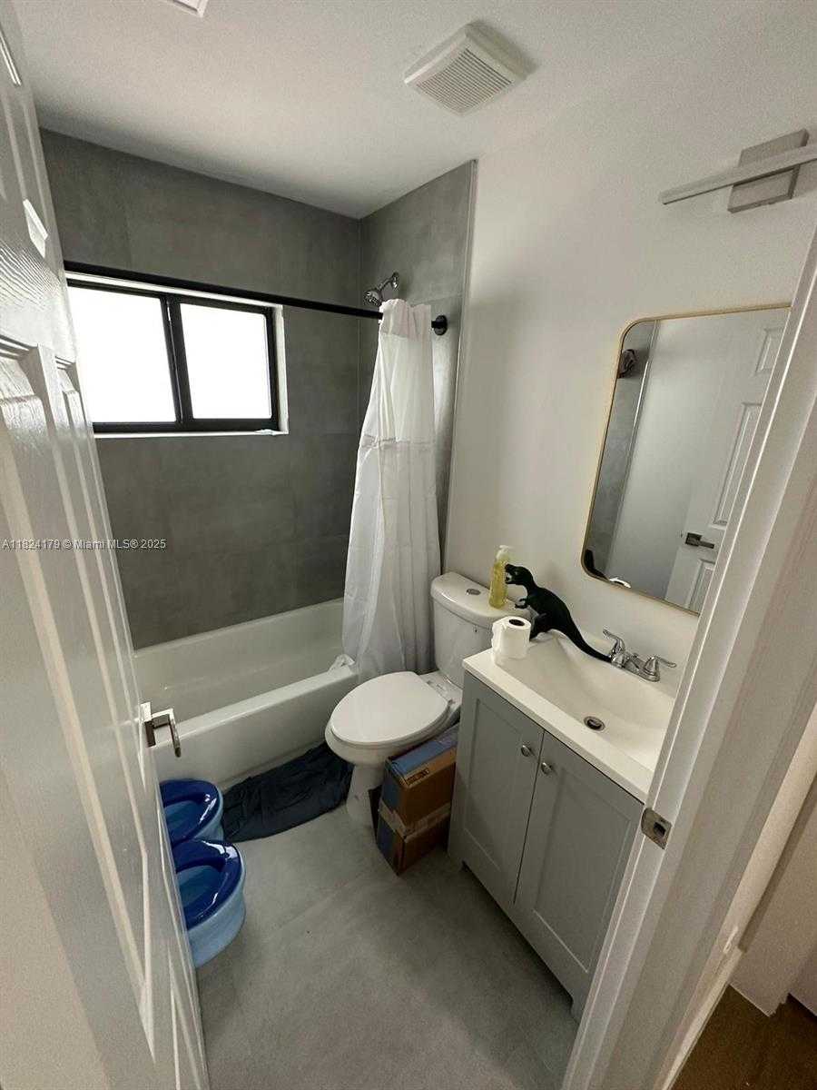 Small Image of 147 NORTH WEST 61ST ST #4, Miami Number 13