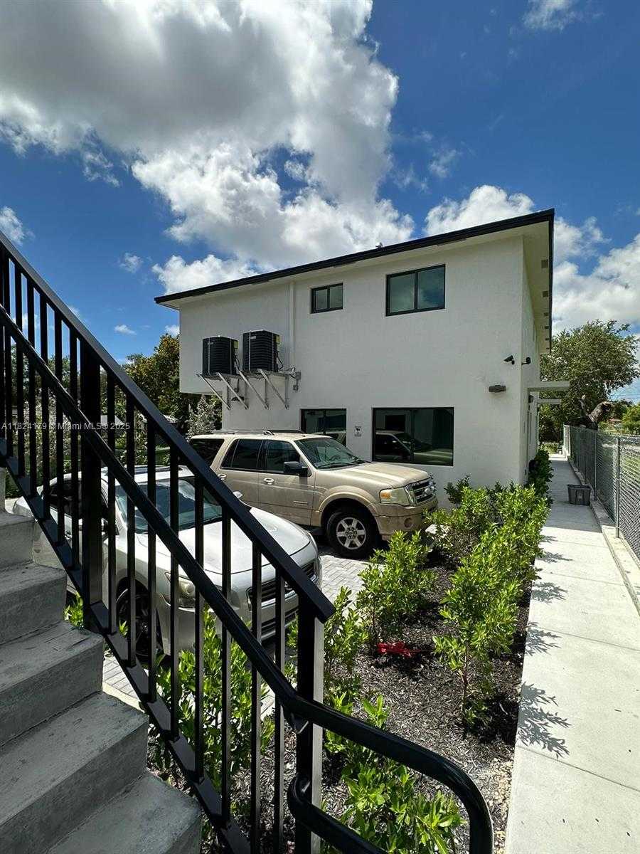 Small Image of 147 NORTH WEST 61ST ST #4, Miami Number 7