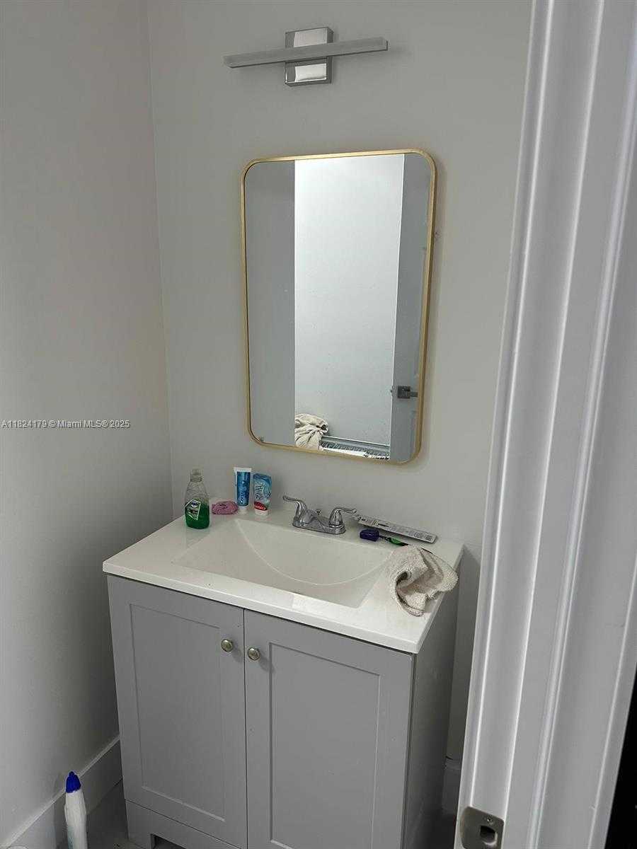 Small Image of 147 NORTH WEST 61ST ST #4, Miami Number 8