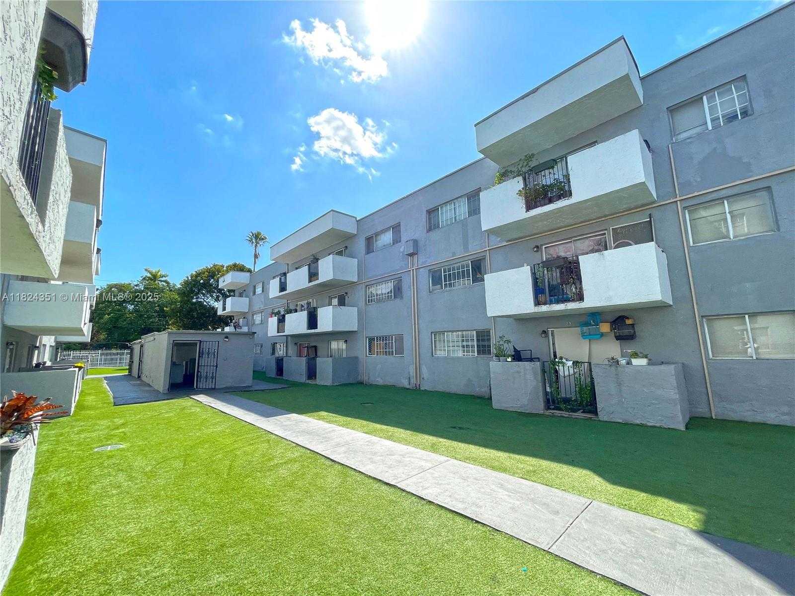 Small Image of 13300 ALEXANDRIA DR, Opa-Locka Number 4