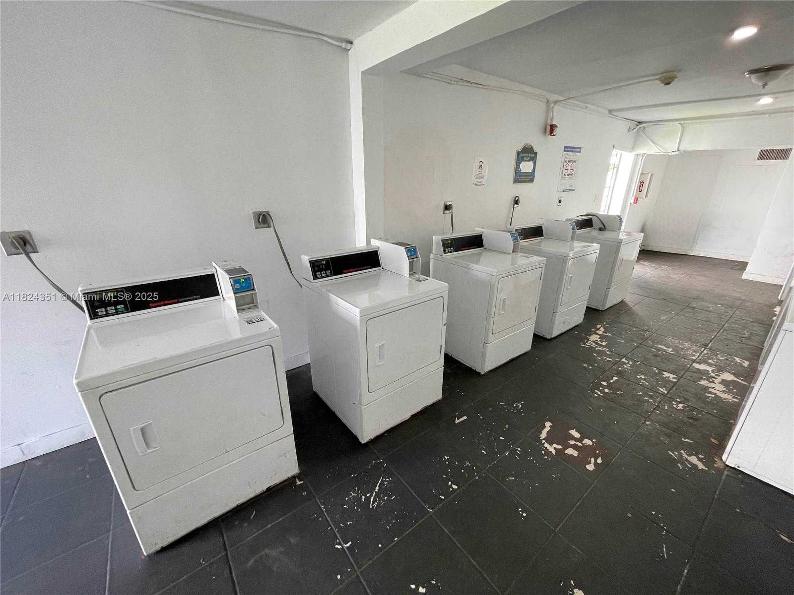 Small Image of 13300 ALEXANDRIA DR, Opa-Locka Number 9