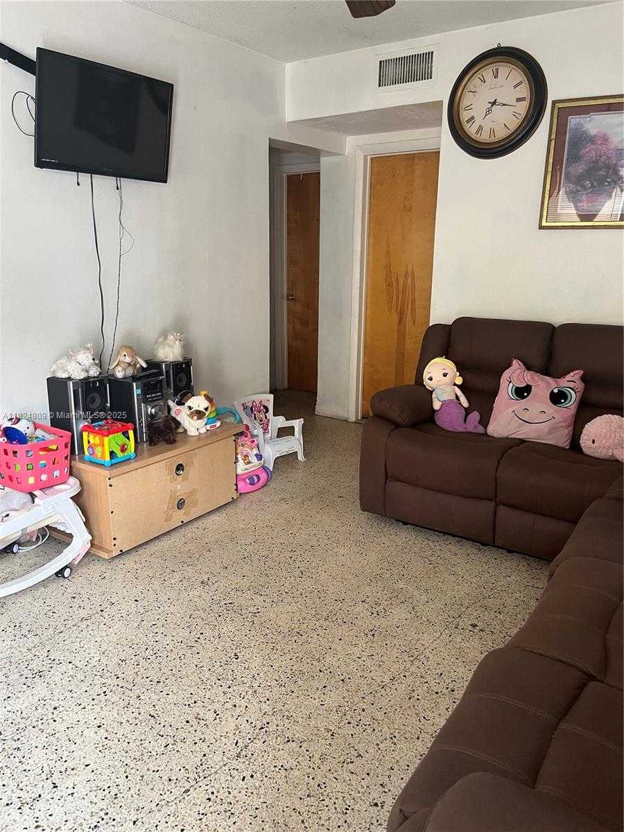 Small Image of 37 NORTH WEST 19TH AVE, Miami Number 6