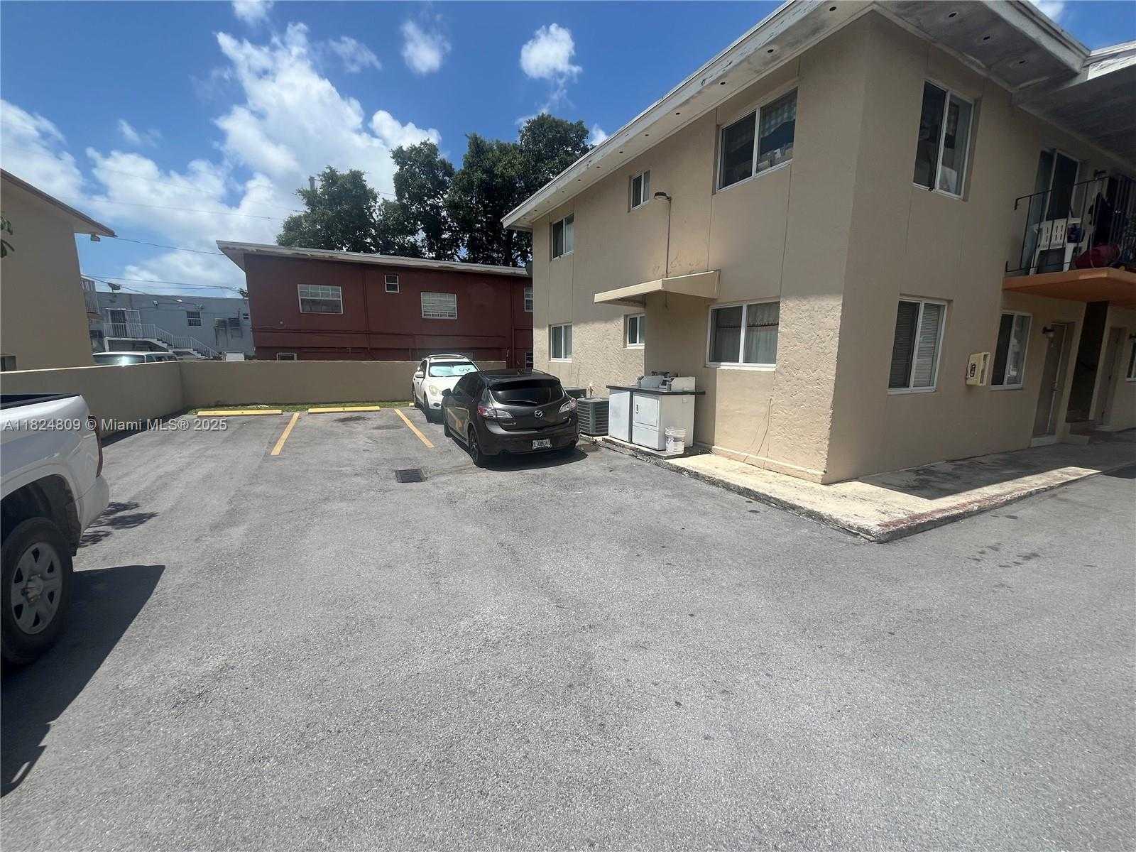 Small Image of 37 NORTH WEST 19TH AVE, Miami Number 8