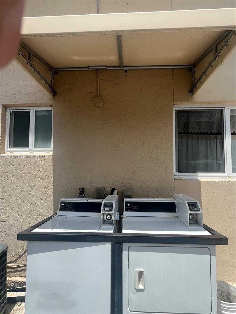 Small Image of 37 NORTH WEST 19TH AVE, Miami Number 9