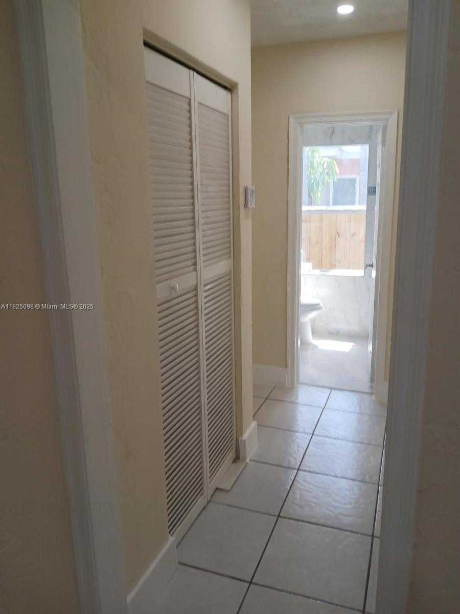 Small Image of 1930 ADAMS ST, Hollywood Number 22