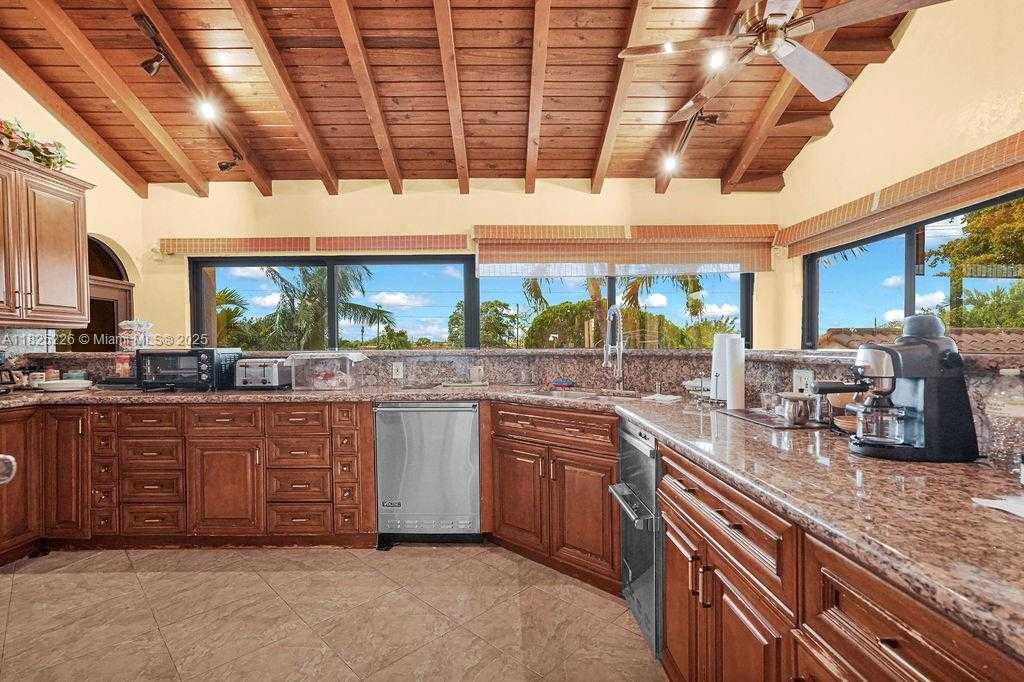 Small Image of 9291 SOUTH WEST 36TH ST #2, Miami Number 24