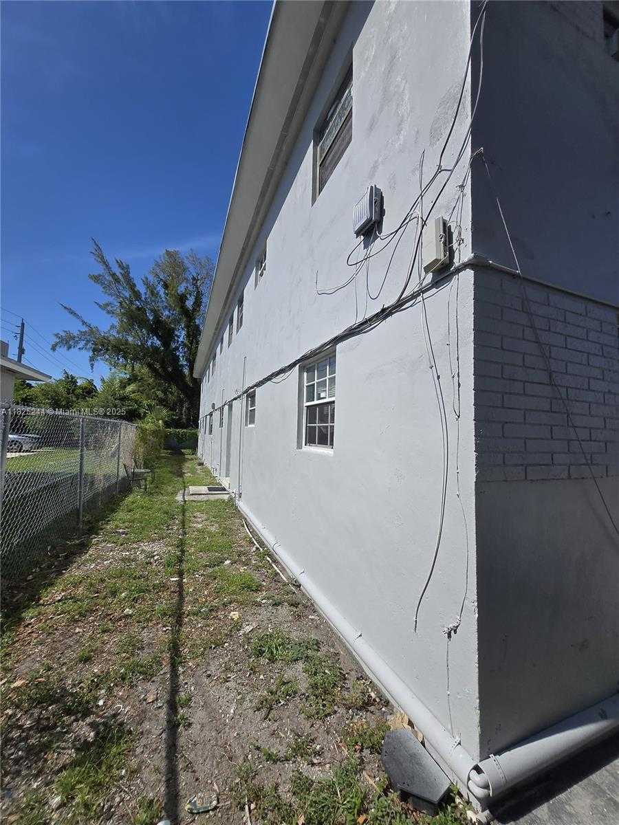 Small Image of 925 NORTH WEST 69TH ST #6, Miami Number 4