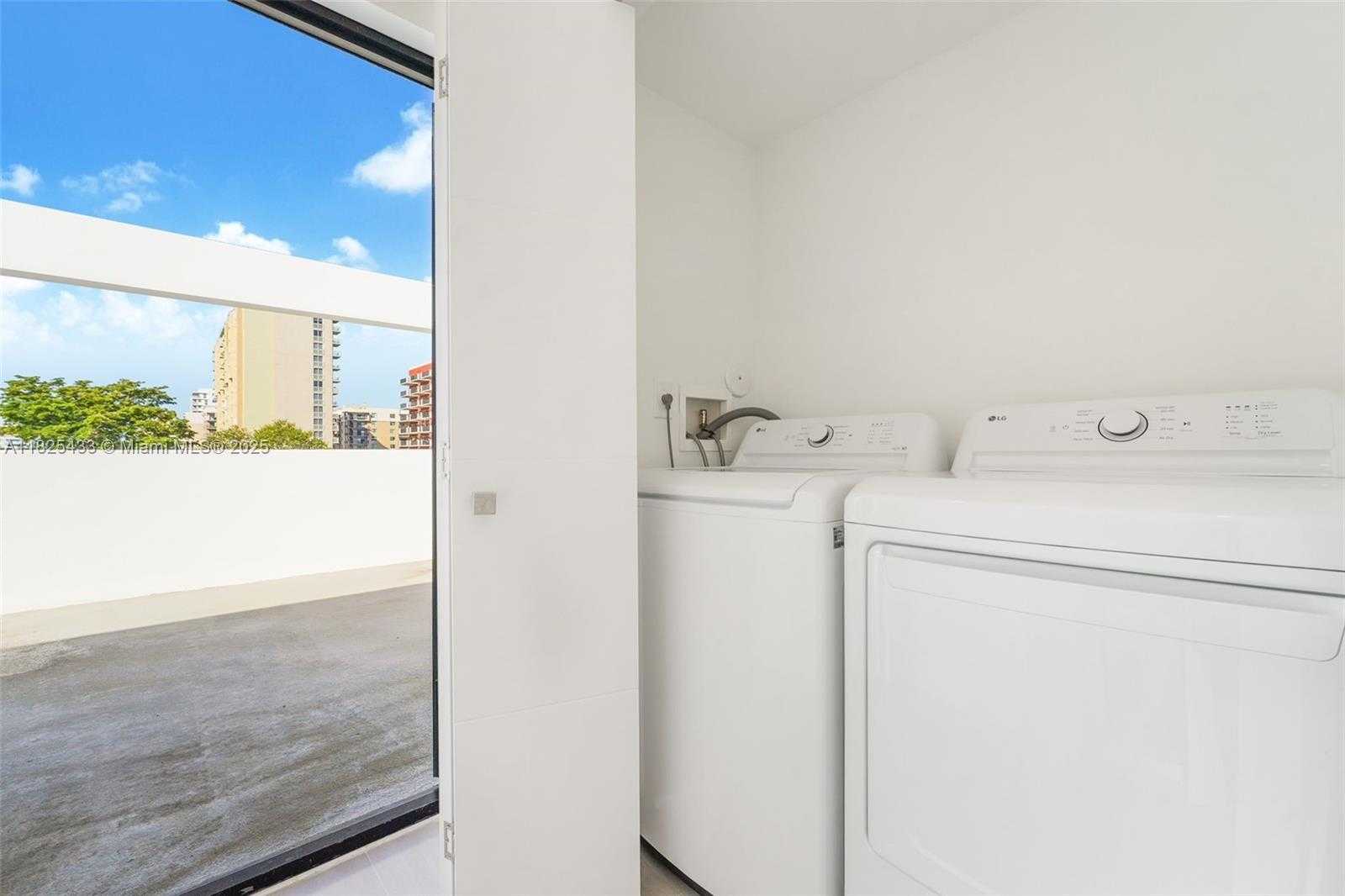 Small Image of 3345 SOUTH WEST 22ND TER, Miami Number 14