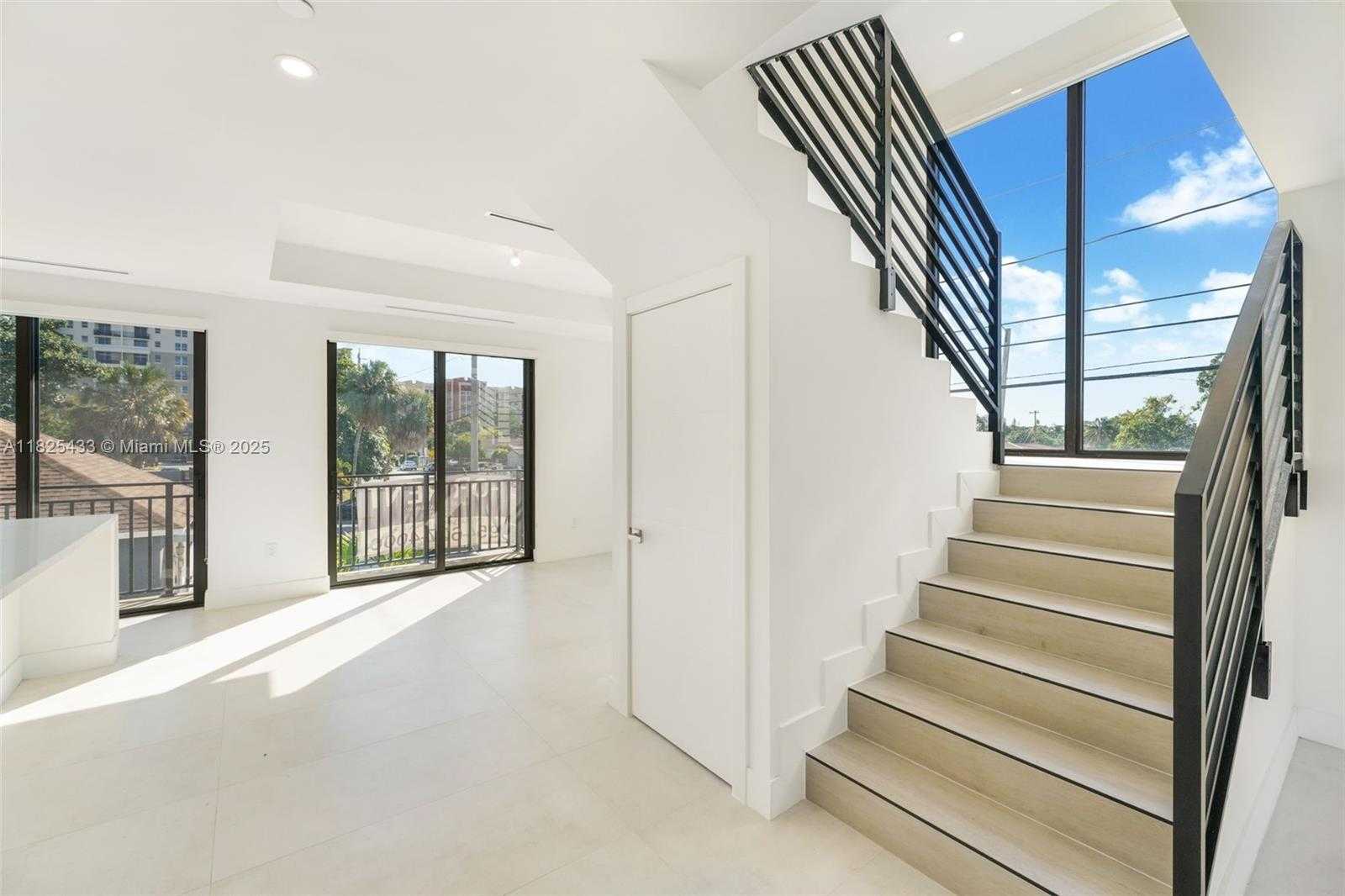 Small Image of 3345 SOUTH WEST 22ND TER, Miami Number 3