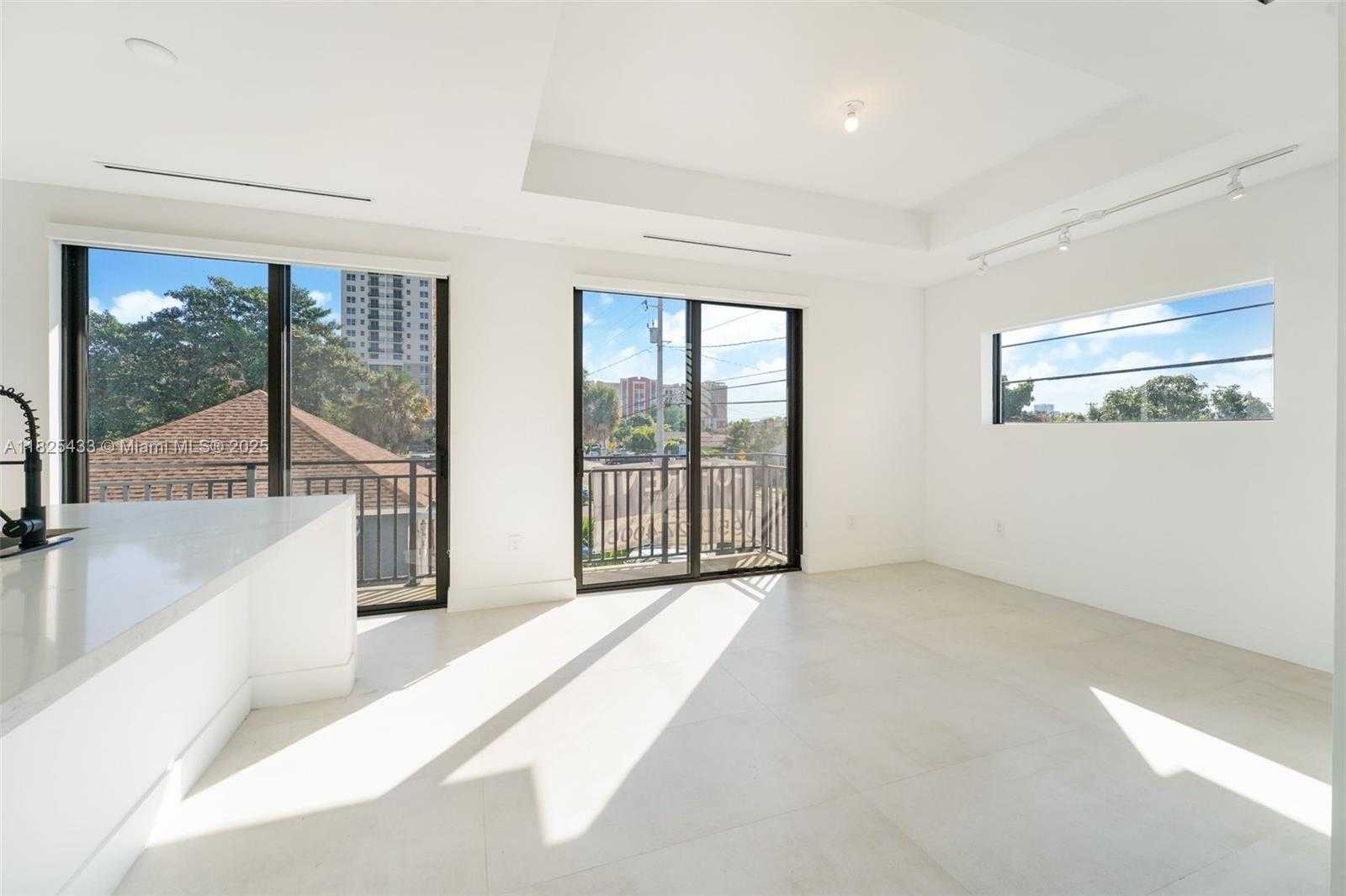 Small Image of 3345 SOUTH WEST 22ND TER, Miami Number 4