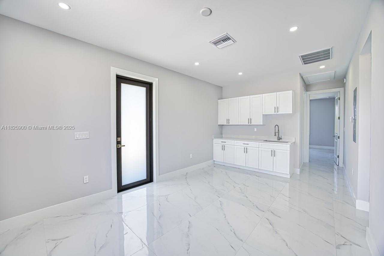 Small Image of 817 EISENHOWER BLVD #2, Lehigh Acres Number 14