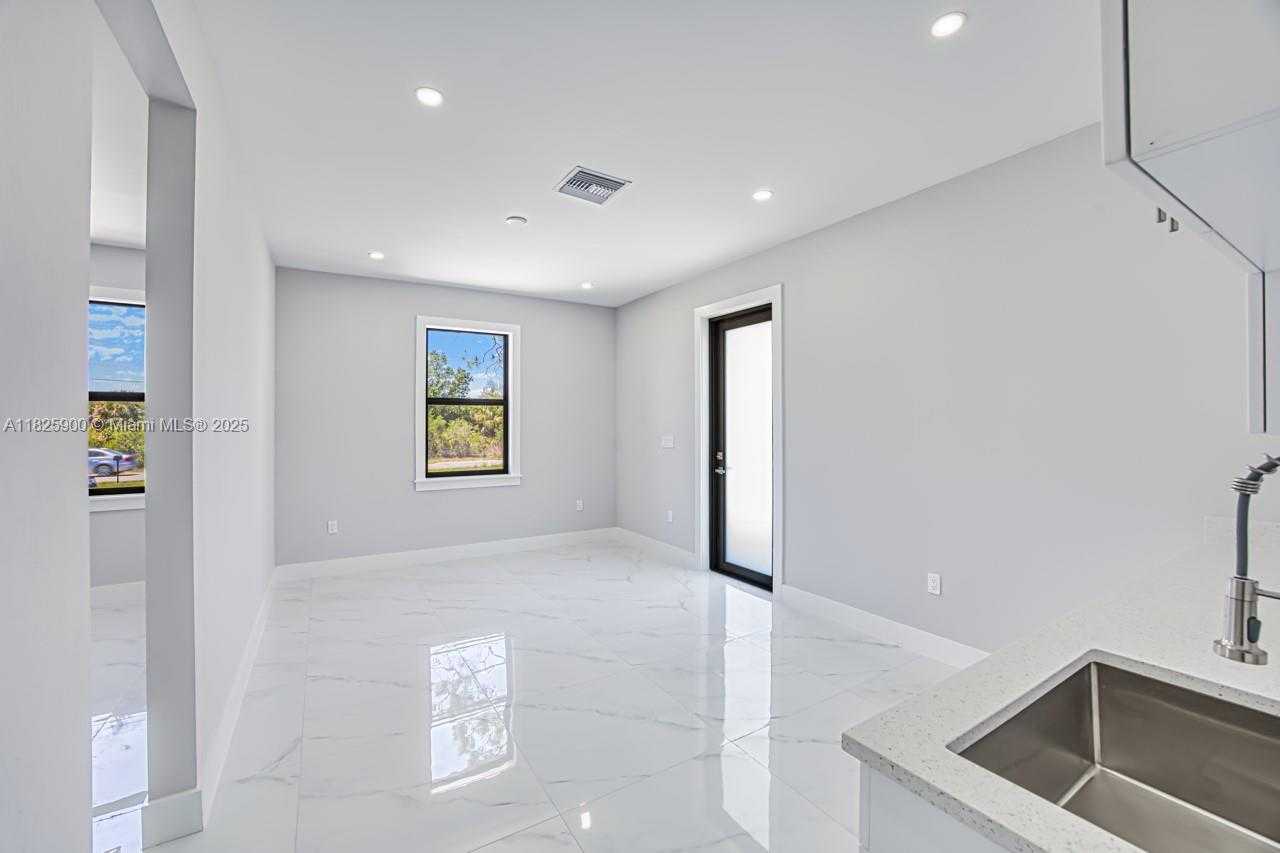 Small Image of 817 EISENHOWER BLVD #2, Lehigh Acres Number 15