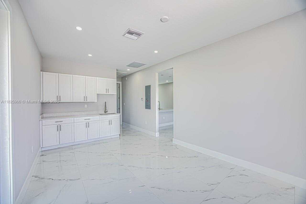Small Image of 817 EISENHOWER BLVD #2, Lehigh Acres Number 16