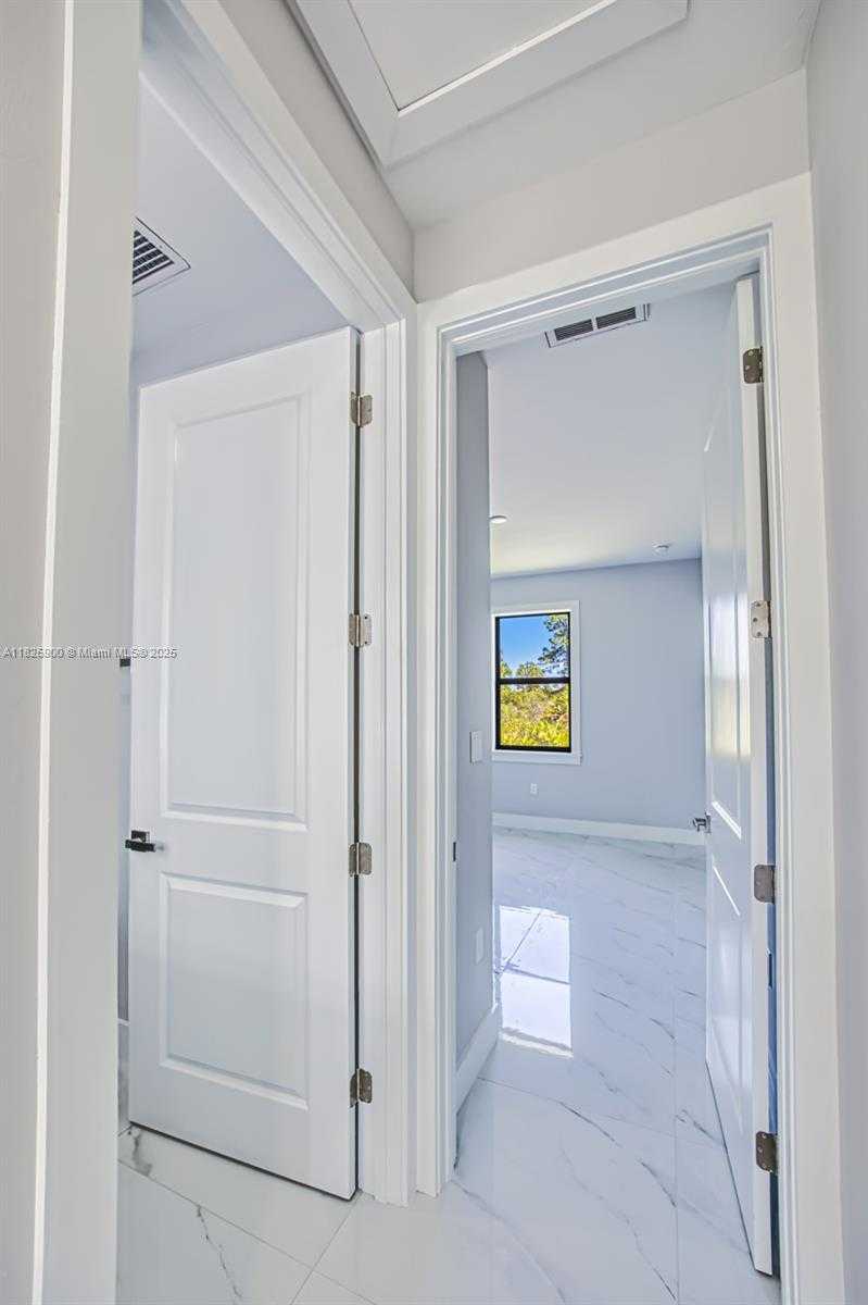Small Image of 817 EISENHOWER BLVD #2, Lehigh Acres Number 17