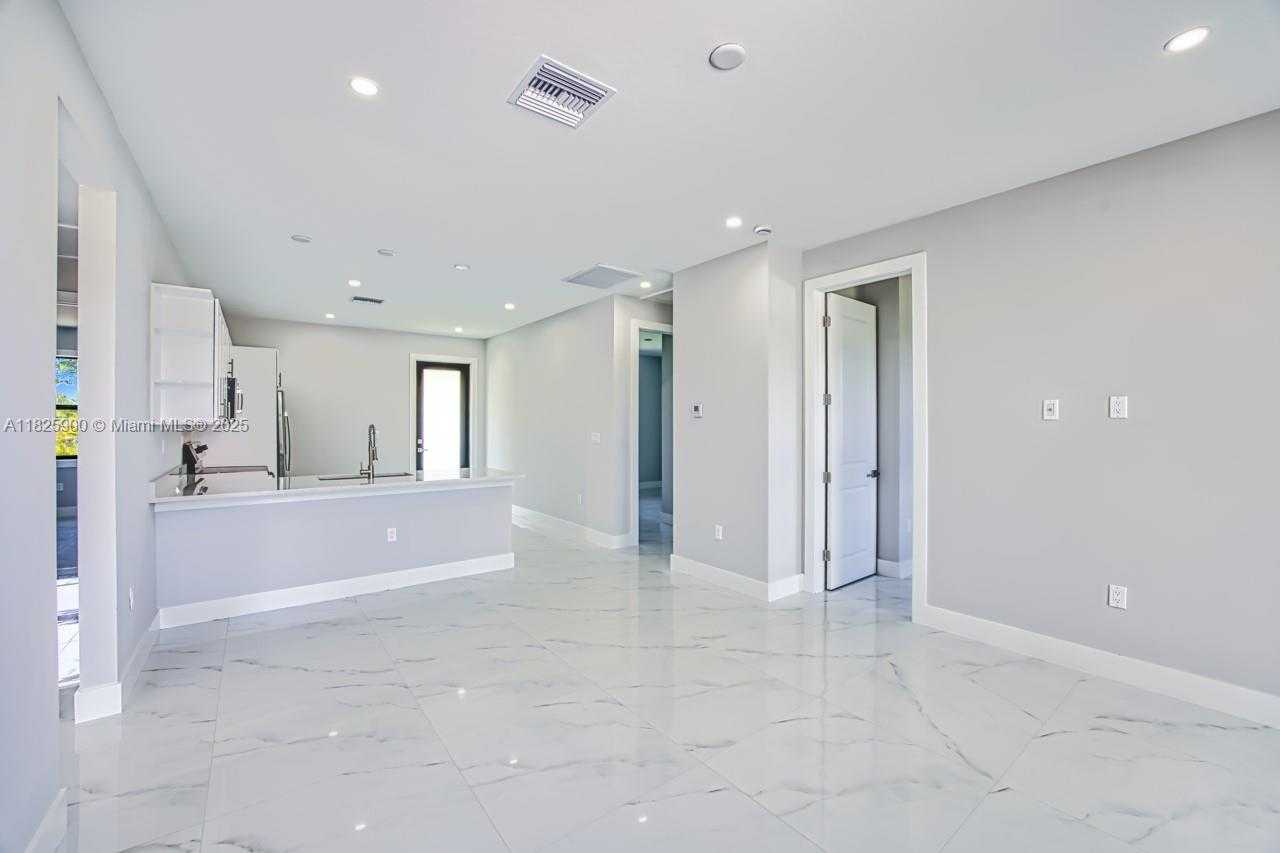 Small Image of 817 EISENHOWER BLVD #2, Lehigh Acres Number 4