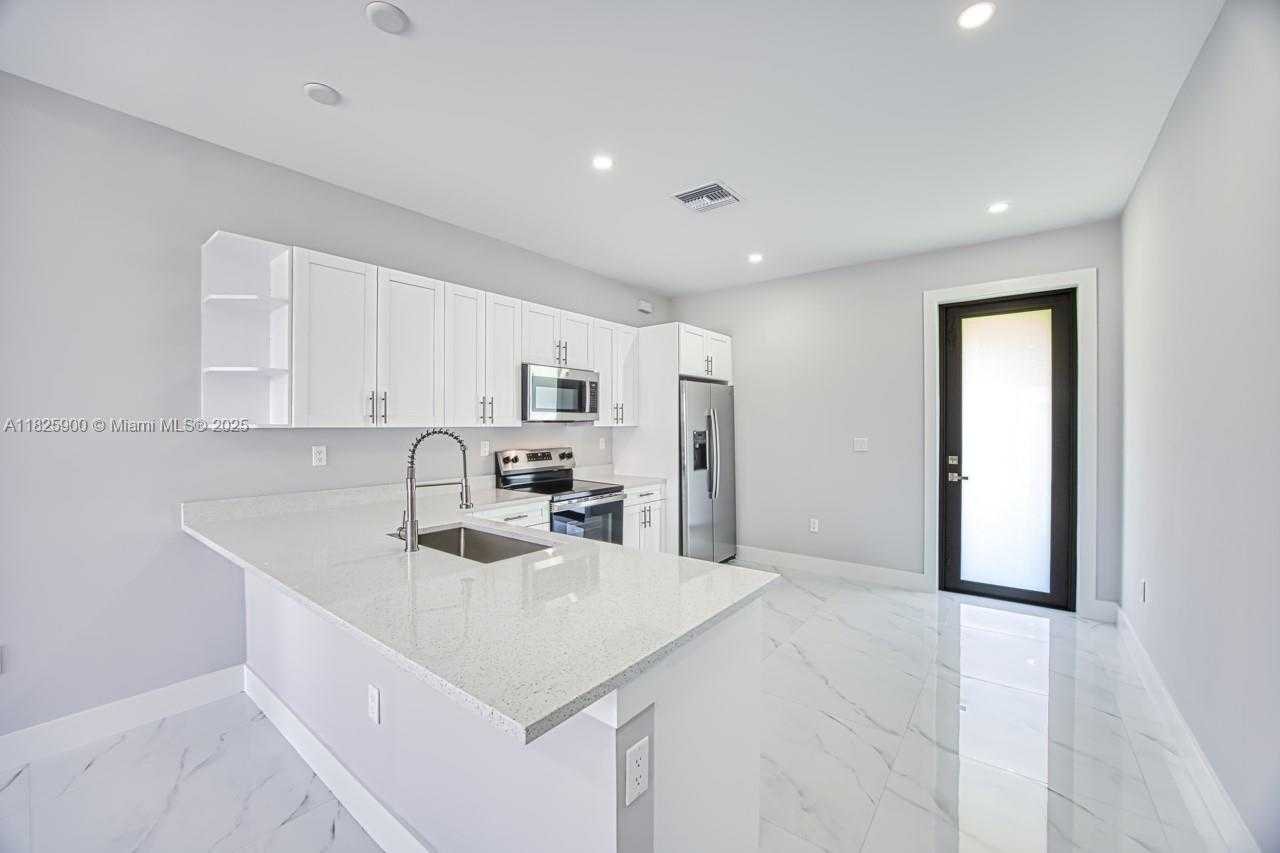 Small Image of 817 EISENHOWER BLVD #2, Lehigh Acres Number 5
