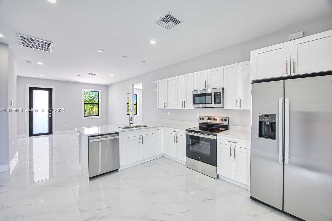 Small Image of 817 EISENHOWER BLVD #2, Lehigh Acres Number 6