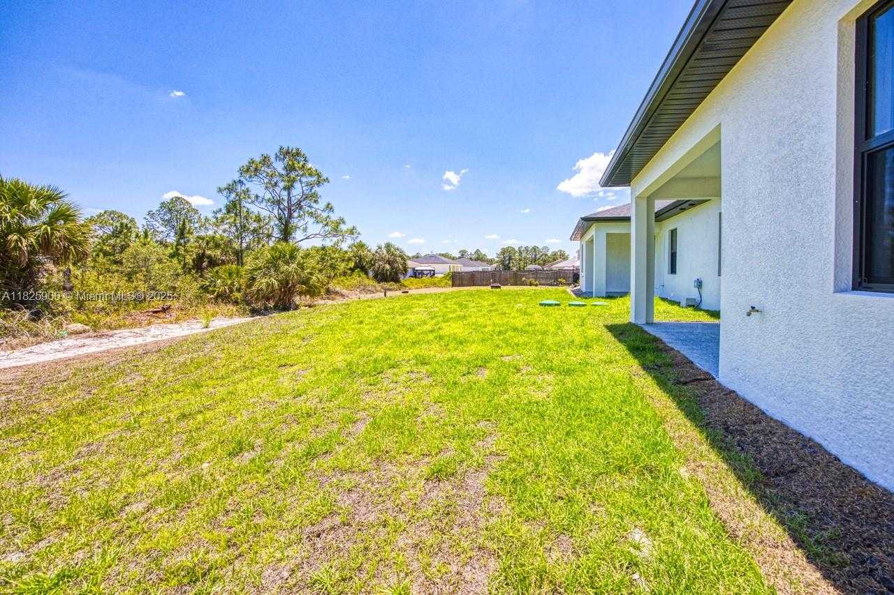Small Image of 817 EISENHOWER BLVD #2, Lehigh Acres Number 8