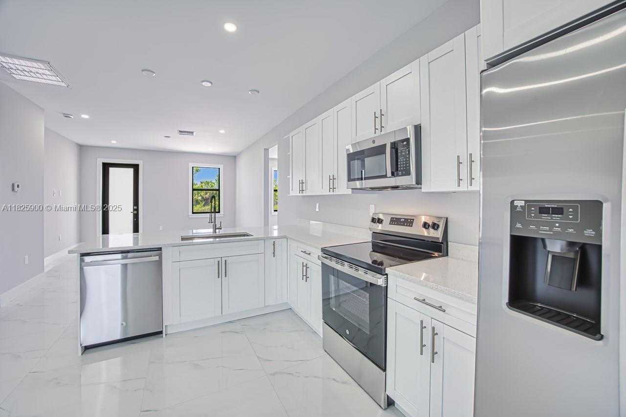 Small Image of 817 EISENHOWER BLVD #2, Lehigh Acres Number 9