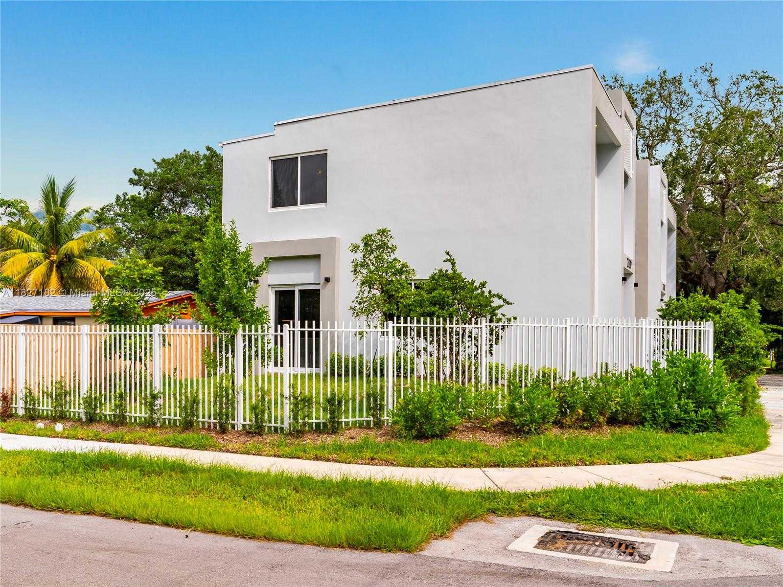 Small Image of 2107 SOUTH WEST 18TH AVE, Fort Lauderdale Number 16