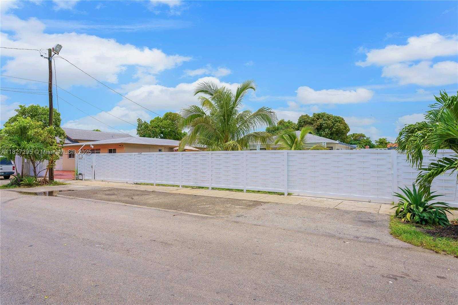 Small Image of 2247 NORTH WEST 2ND ST, Miami Number 2