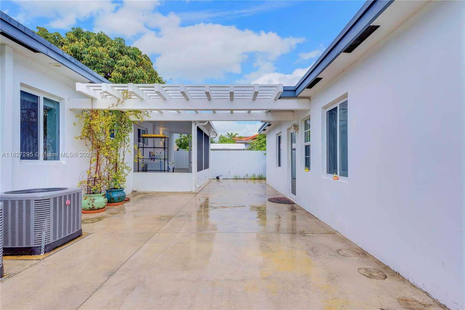 Small Image of 2247 NORTH WEST 2ND ST, Miami Number 9