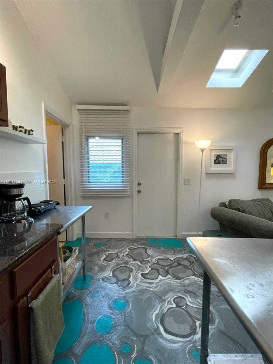 Small Image of Miami Number 4